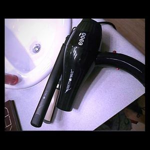 Pretty In A Minute Blowdryer and Straightener